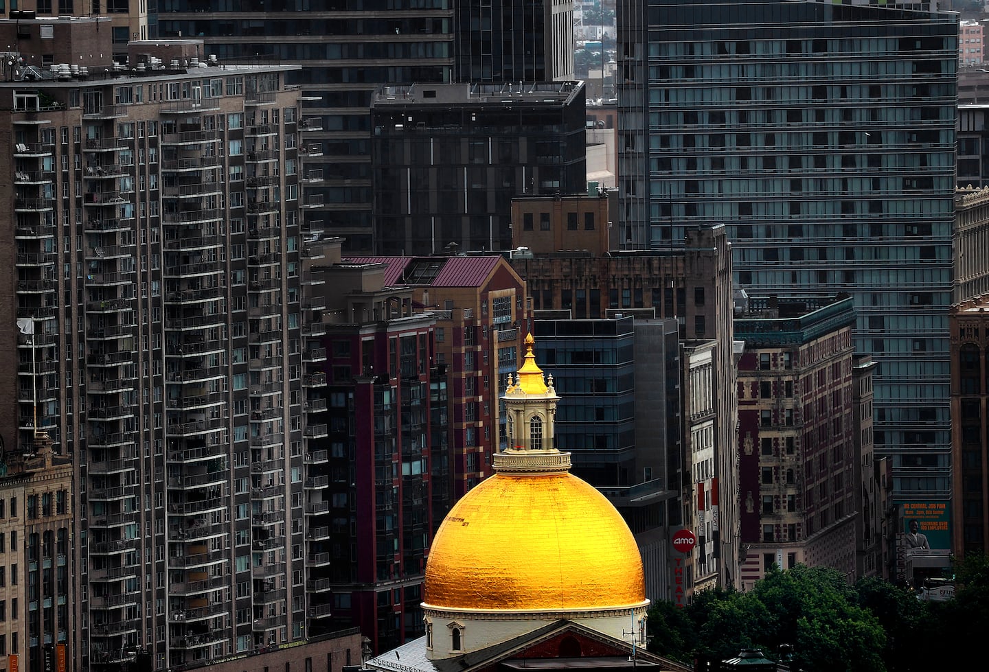 La cúpula del Capitolio de Massachusetts vista en mayo